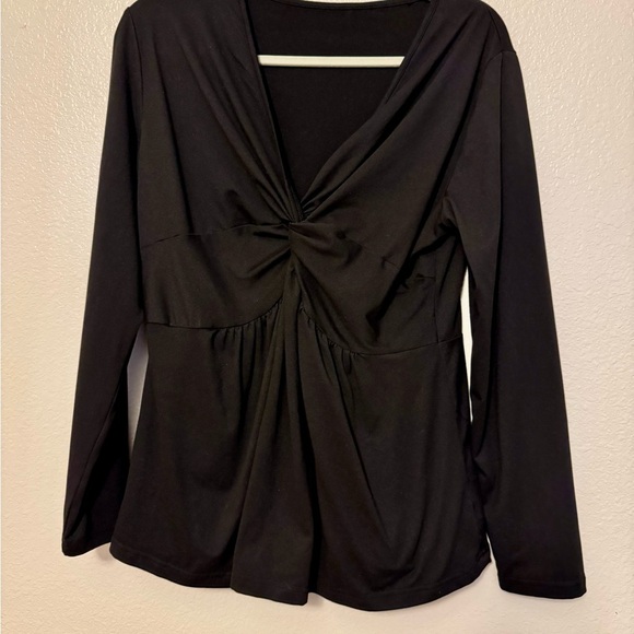 Chic Black Women's Blouse - Picture 1 of 3